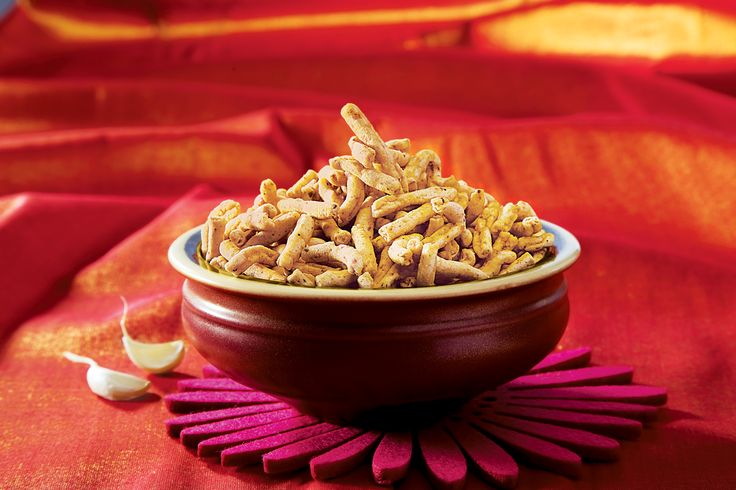 Satvik True Food | Ready-to-eat Lehsun Sev | 500gms